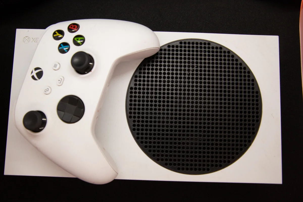 Xbox console and controller product photograph